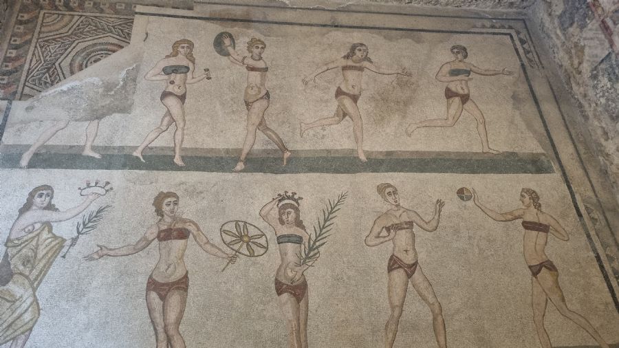 הביקיני הראשון, וילה דל קזאלה